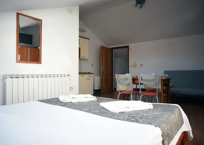 Apartments Ida Cres Cres